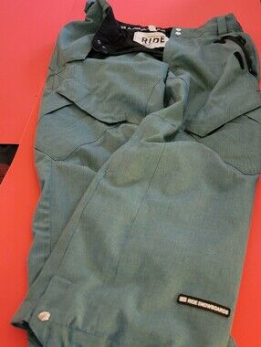 Like New RIDE cargo Snowboard Pants